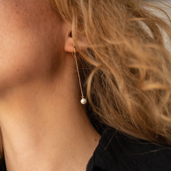 Золоті сережки-кільця Перлина на ланцюжку, з жовтого золота 827891 827891 фото