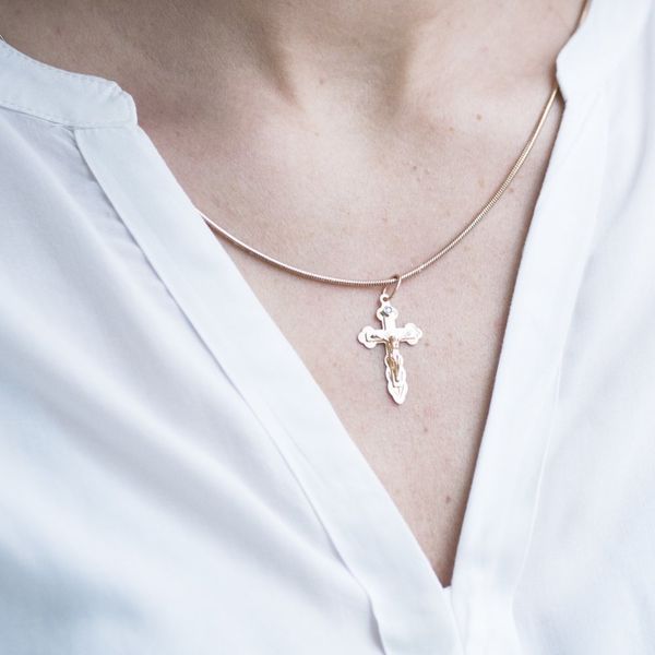 Золотой православный крестик из красного и белого золота 823010 823010 фото